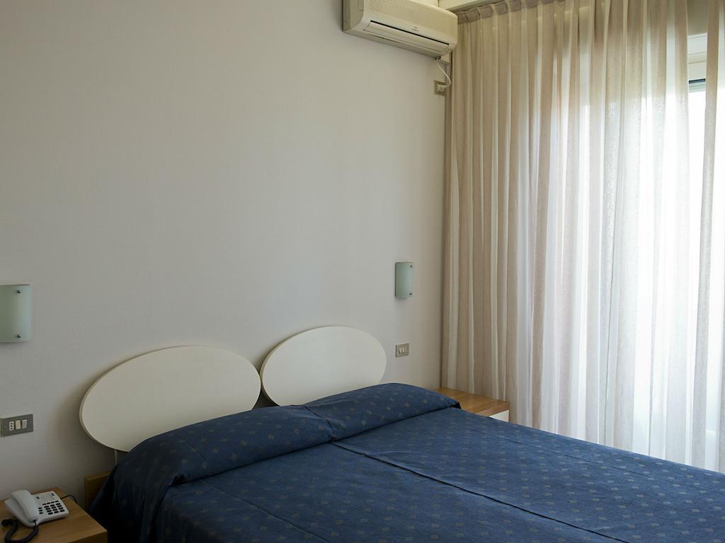Hotel Parco Milano Marittima Szoba fotó